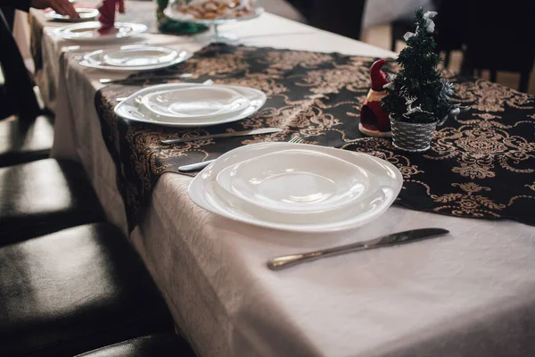 Festive Serving Table Dishes Tablecloth — Stock Photo, Image