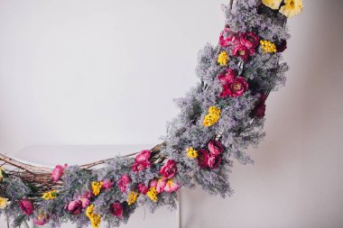 Klasik dekoratif çiçekler, kapalı çekim.