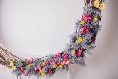 Klasik dekoratif çiçekler, kapalı çekim.