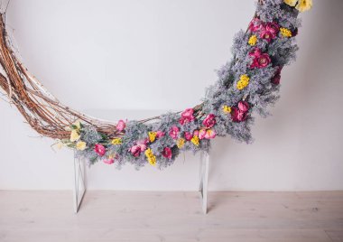 Klasik dekoratif çiçekler, kapalı çekim.