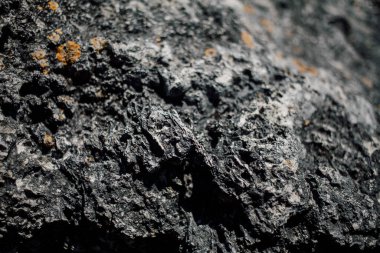 Doğal taş dokusu, kaya yüzeyi, doğa arka planı.