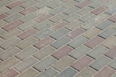 Değişik renklerde taş yontmalar, gündüz vakti yakın çekim. 