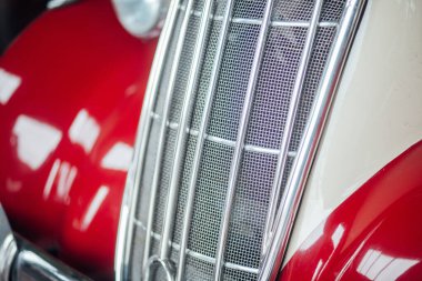 Retro araba detayları, garaja yakın çekim. 