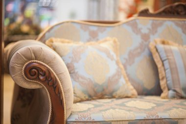 Oda içindeki kanepe ayrıntıları 