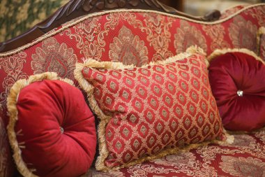 Oda içindeki kanepe ayrıntıları 