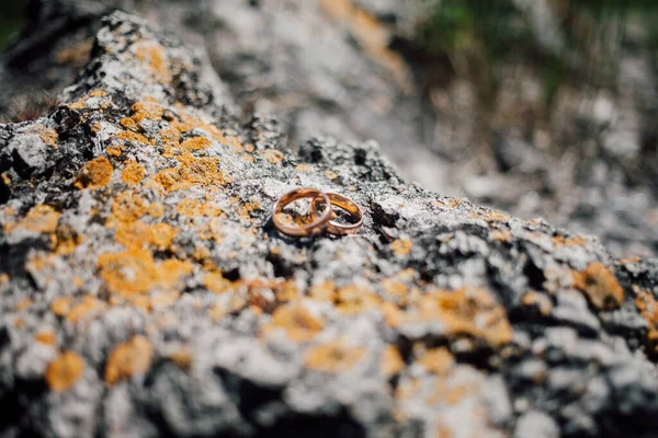 Anillos Boda Dorados Piedra Primer Plano — Foto de Stock