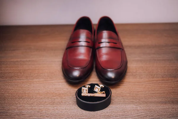 Groom Gathering Morning Men Classic Patent Leather Shoes Wedding Details — стоковое фото