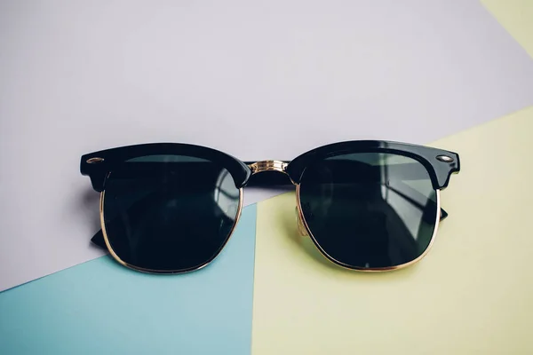 Shutter Tons Óculos Sol Têm Fundo Vibrante — Fotografia de Stock