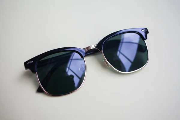 Sombras Obturador Gafas Sol Aisladas Sobre Fondo Blanco Primer Plano —  Fotos de Stock