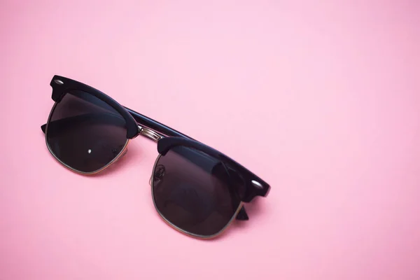 Γυαλιά Ηλίου Shutter Ροζ Φόντο Closeup — Φωτογραφία Αρχείου
