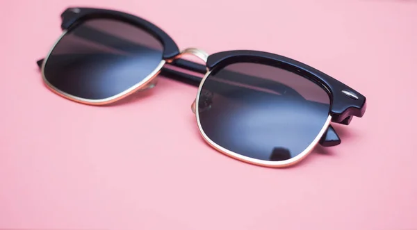 Shutter Nyanser Solglasögon Rosa Bakgrund Närbild — Stockfoto