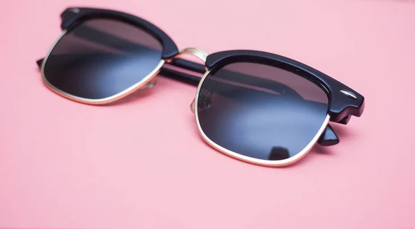 Shutter Verfärbt Sonnenbrille Auf Rosa Hintergrund Nahaufnahme — Stockfoto