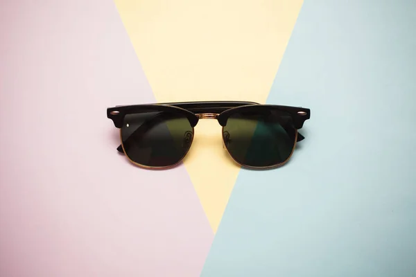 Shutter Shades Sunglasses Have Vibrant Background — Stock Photo, Image