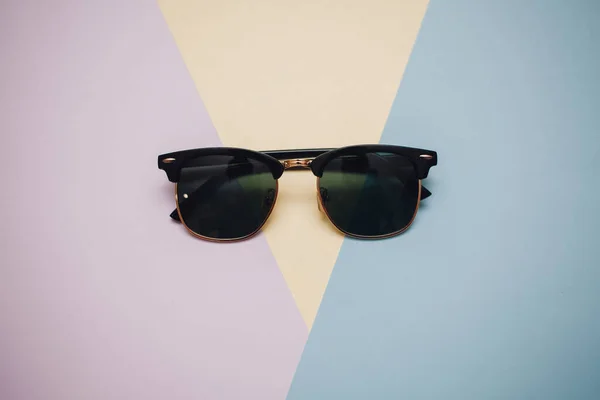 Shutter Shades Sunglasses Have Vibrant Background — Stock Photo, Image