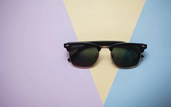 Shutter Tons Óculos Sol Têm Fundo Vibrante — Fotografia de Stock