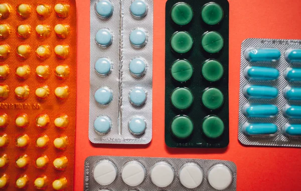 กองยา นหล าจากยาเม ดและแคปซ — ภาพถ่ายสต็อก