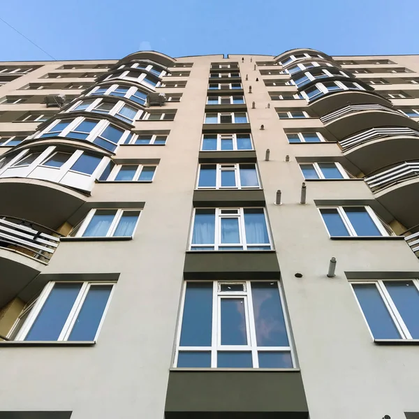 Neues Mehrfamilienhaus Tagesblick — Stockfoto