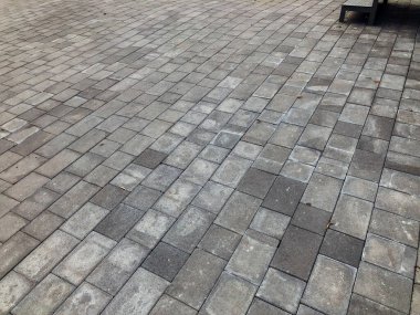 Değişik renklerde taş yontmalar, gündüz vakti yakın çekim. 