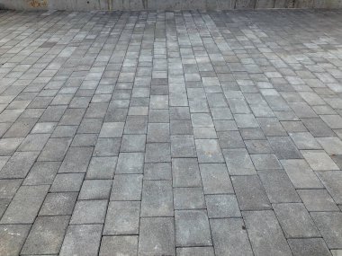 Değişik renklerde taş yontmalar, gündüz vakti yakın çekim. 