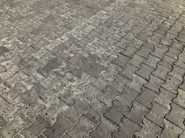 Değişik renklerde taş yontmalar, gündüz vakti yakın çekim. 