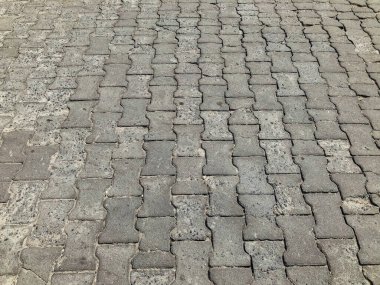 Değişik renklerde taş yontmalar, gündüz vakti yakın çekim. 