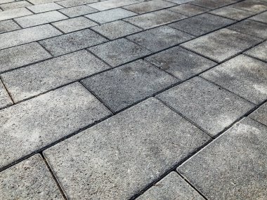 Değişik renklerde taş yontmalar, gündüz vakti yakın çekim. 