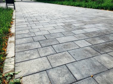 Değişik renklerde taş yontmalar, gündüz vakti yakın çekim. 