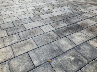 Değişik renklerde taş yontmalar, gündüz vakti yakın çekim. 