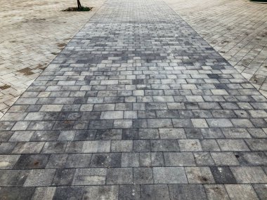 Değişik renklerde taş yontmalar, gündüz vakti yakın çekim. 