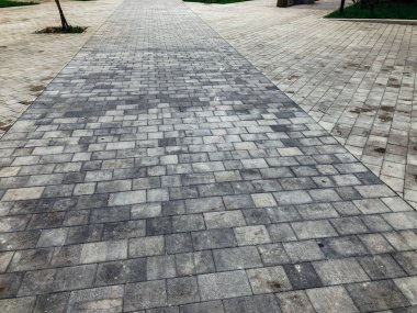 Değişik renklerde taş yontmalar, gündüz vakti yakın çekim. 