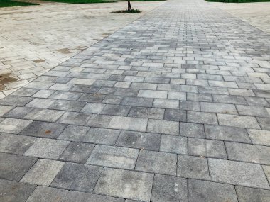 Değişik renklerde taş yontmalar, gündüz vakti yakın çekim. 