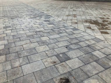 Değişik renklerde taş yontmalar, gündüz vakti yakın çekim. 