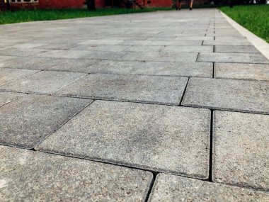 Değişik renklerde taş yontmalar, gündüz vakti yakın çekim. 
