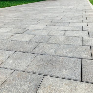 Değişik renklerde taş yontmalar, gündüz vakti yakın çekim. 
