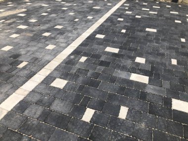 Değişik renklerde taş yontmalar, gündüz vakti yakın çekim. 