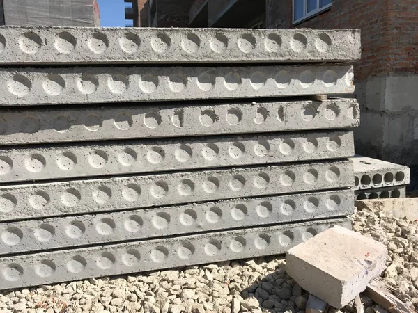 Betonové Bloky Straně Stavby Dne — Stock fotografie