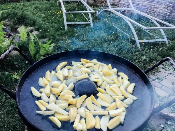 Livre Tiro Batatas Fritas Uma Panela Durante Dia — Fotografia de Stock