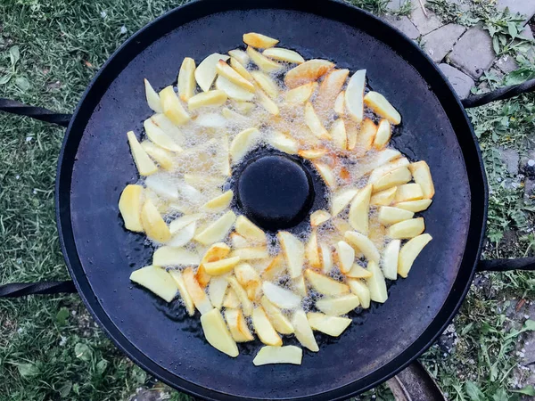 Livre Tiro Batatas Fritas Uma Panela Durante Dia — Fotografia de Stock