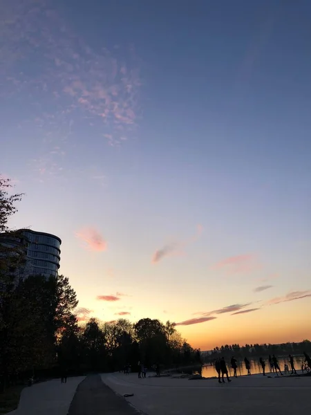 Красивое Облачное Небо Над Озером Заката — стоковое фото