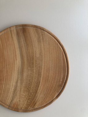 Yuvarlak ahşap tahta beyaz arkaplanda izole