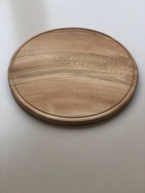 Yuvarlak ahşap tahta beyaz arkaplanda izole
