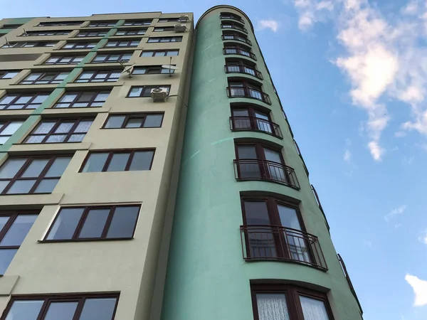 Modern Apartment Building Sunny Day Blue Sky Facade Modern Apartment — Stock Photo, Image