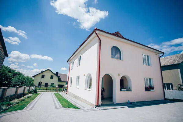 Exterior Modern House Rural Street — Zdjęcie stockowe