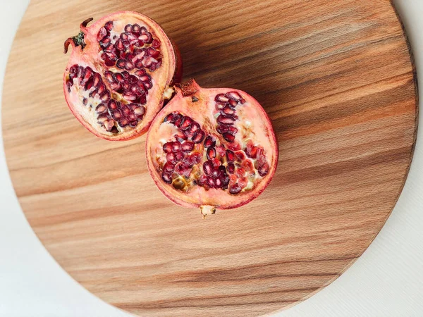 Pomegranate Fruit Wooden Board Closeup Shot — Stock Photo, Image