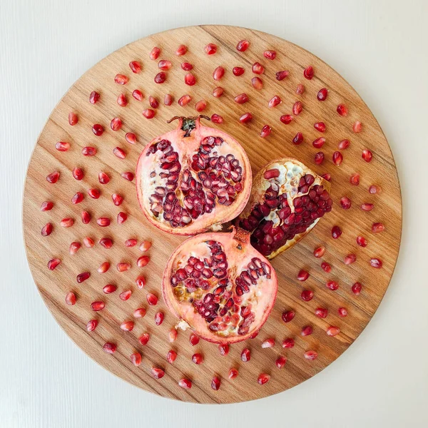 Pomegranate Fruit Wooden Board Closeup Shot — Stock Photo, Image