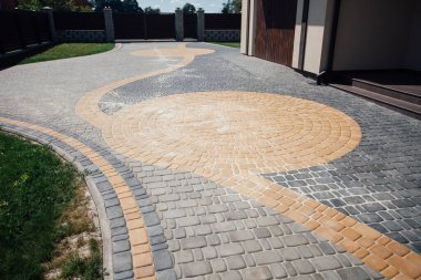 Kırsal kesimdeki modern evin dışında.