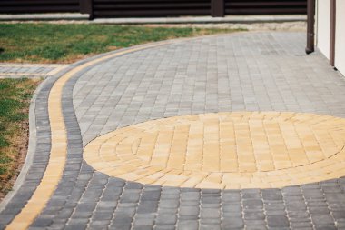 Kırsal kesimdeki modern evin dışında.