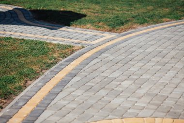 Kırsal kesimdeki modern evin dışında.