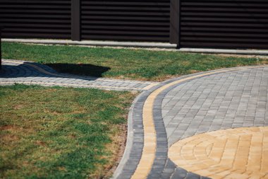 Kırsal kesimdeki modern evin dışında.