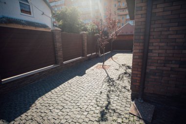 Kırsal kesimdeki modern evin dışında.